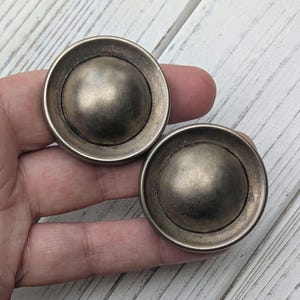Vintage oversized knopclip-oorbellen, grote retro koepeloorbellen, grote bronzen oorbellen