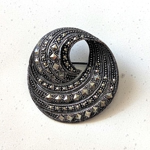 Vintage Art Deco Sterling Silver Marcasite Round Swirl Brooch, 925 1940s Pin with Marcasites