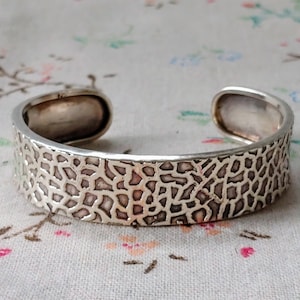Vintage 925 Sterling Silver Bangle Bracelet with Modernist Abstract Textured Patteren, 23 Grams Solid Silver