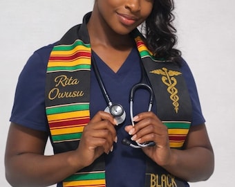 Geborduurde afstudeersjerp, Class of 2026 Kente-stola, Black Nurses Matter, aangepaste zwarte stola, voeg je naam toe