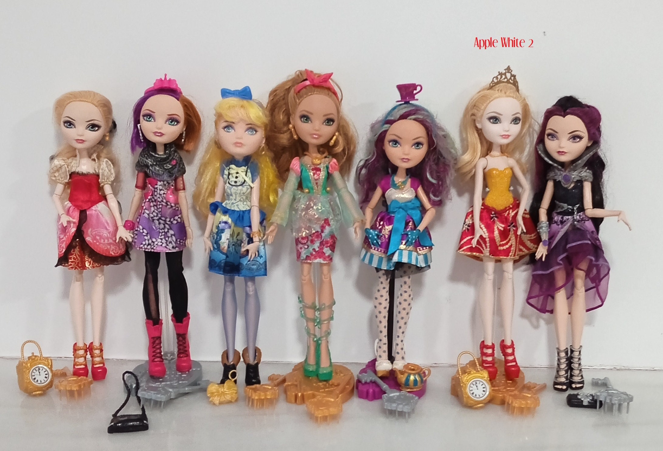 Boneca Ever After High Apple White Basic Budget Usada