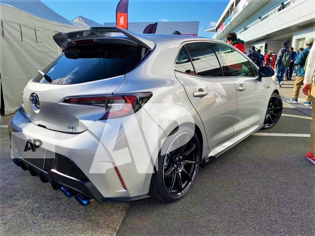 thumbnail image 2 of Auto Perfectionists UK Gloss Black Rear V-Style Roof Spoiler For Toyota Corolla E210 Hatchback (2018+) 2 of 4