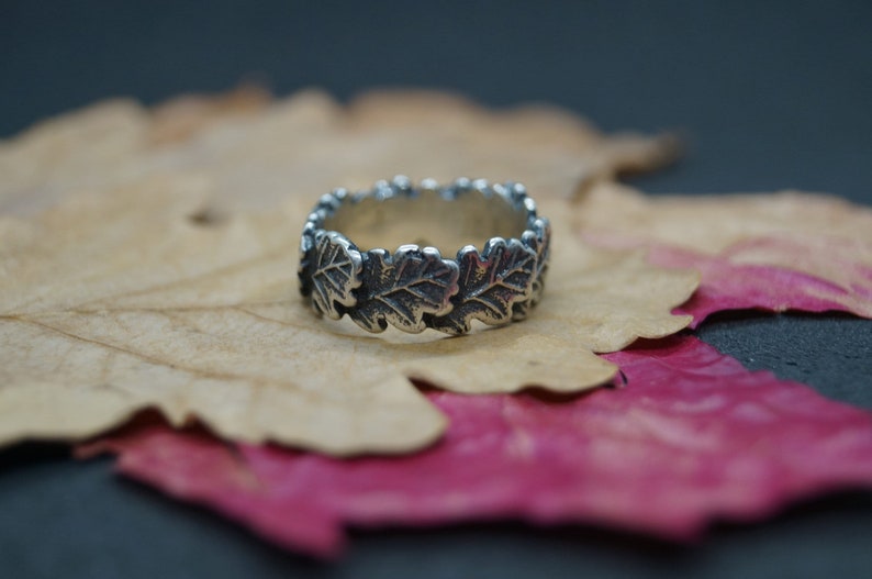 Oak leaves. silver ring. image 5