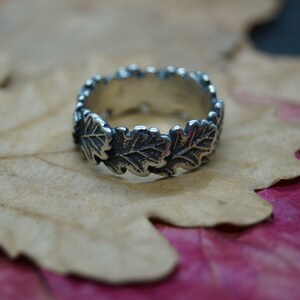 Oak leaves. silver ring. image 4