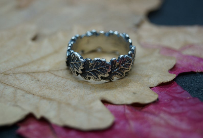 Oak leaves. silver ring. image 4