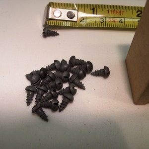 Galvanized Steel Slotted Round Head Wood Screw #4 x 1/4”. NEW. VINTAGE 1950&#39;s. Made in the USA. Quantity of 20 screws
