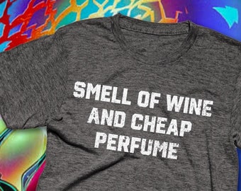 Olor a vino y perfume barato. Viaja en el tiempo a los días del rock clásico con esta camiseta