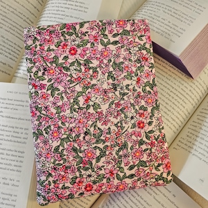 Pink Florals Padded Kindle Sleeve| Paperwhite Sleeve| Kindle Sleeve| Bookish| Kindle Cover| Padded Sleeve| E-Reader Cover|