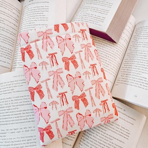 Pink and Red Bow Kindle Sleeve| Padded Sleeve| Paperwhite Sleeve| Bookish| E-Reader Cover| Book Sleeve| Case for Kindle| Book Lover Gift|