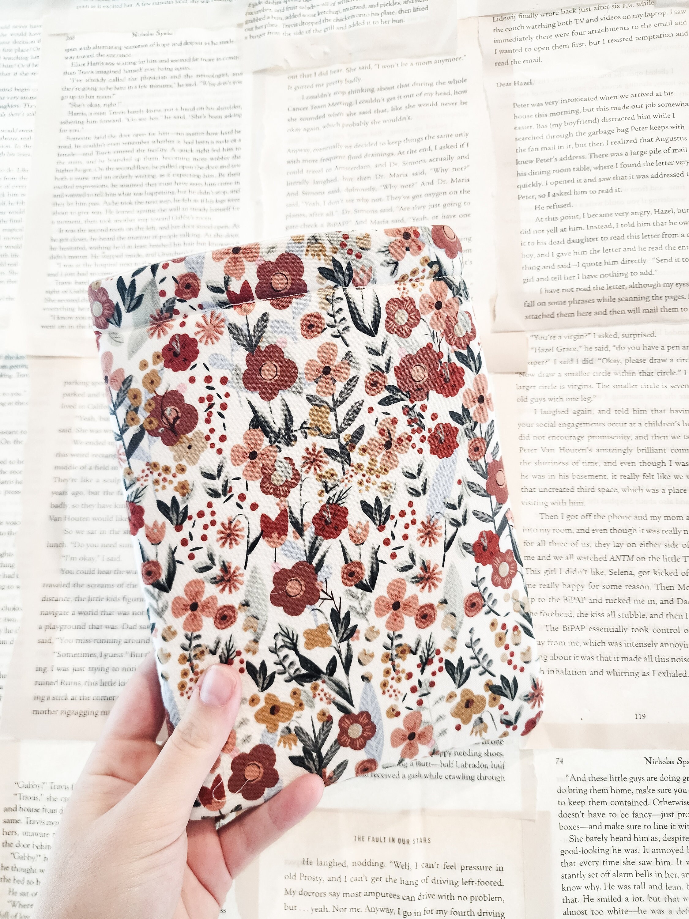 Kindle Paperwhite Sleeve| Flower Print Padded Kindle Sleeve| Book Sleeve| Padded Sleeve| Kindle Sleeve| Bookish Gift|