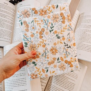 Summer Florals Padded Kindle Sleeve| Kindle Sleeve| Paperwhite Sleeve| Padded Sleeve| Kindle Cover| E-Reader Cover| Bookish|