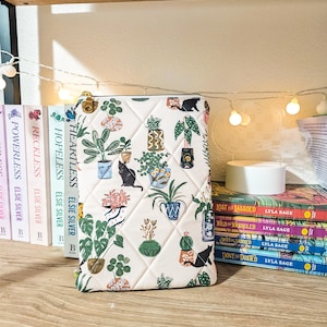 Quilted Kindle sleeve| Plants and cats padded kindle sleeve| Book Sleeve| Kindle Cover| Padded Sleeve| Bookish Gift| Kindle Sleeve|