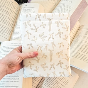 Neutral Bows Padded Kindle Sleeve| Paperwhite Sleeve| Bookish| E-Reader Cover| Kindle Sleeve| Book Sleeve| Case for Kindle| Book Lover Gift|