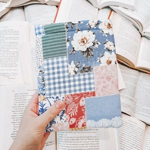 Kindle Paperwhite Sleeve| Patchwork Padded Kindle Sleeve| Kindle Cover| Book Sleeve| Case for Kindle| Padded Sleeve| Bookish Gift|