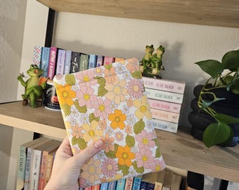 Quilted Retro Flowers Padded Kindle Sleeve| Padded Paperwhite Kindle Sleeve| Book Sleeve| Bookish Gift| Padded Sleeve| Kindle Sleeve|