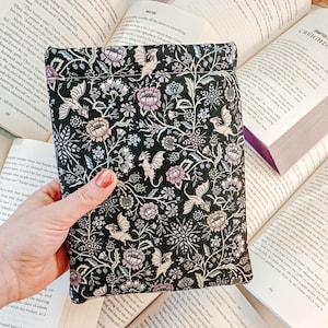Fantasy Padded Kindle Sleeve| Paperwhite Kindle Sleeve| Book Sleeve| Bookish| Kindle Sleeve| E-Reader Cover| Booklover Gift| Padded Sleeve|