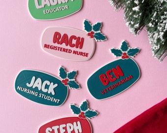 Insignia de nombre personalizada de acebo navideño, insignia de enfermera, insignia personalizada, insignia magnética, insignia de maestro, insignia de partera, festiva