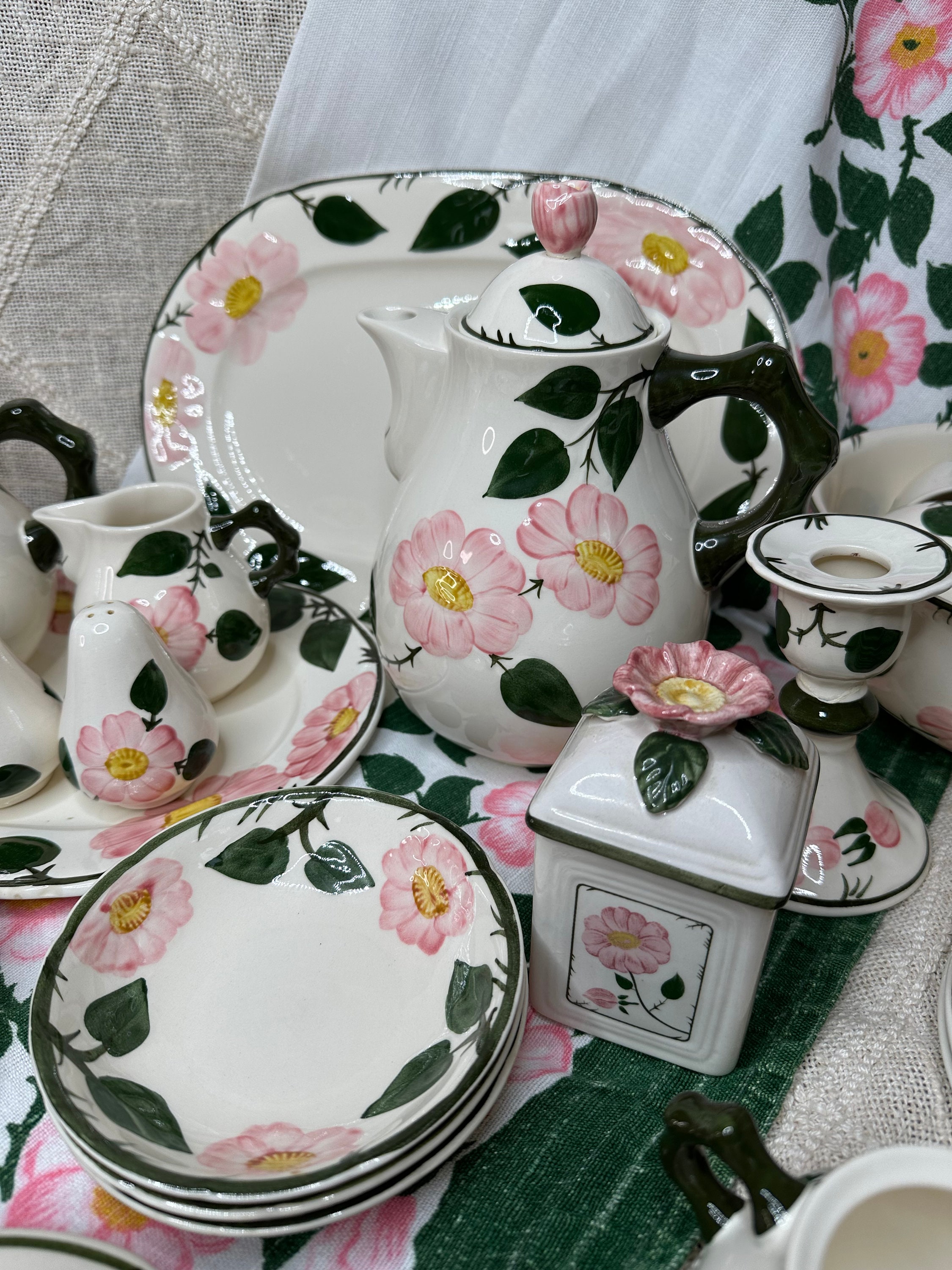 Villeroy Boch Wild Rose Dinnerware Set With Various Pieces Etsy Villeroy Boch Wild Rose Dinnerware Set With Various Pieces Etsy