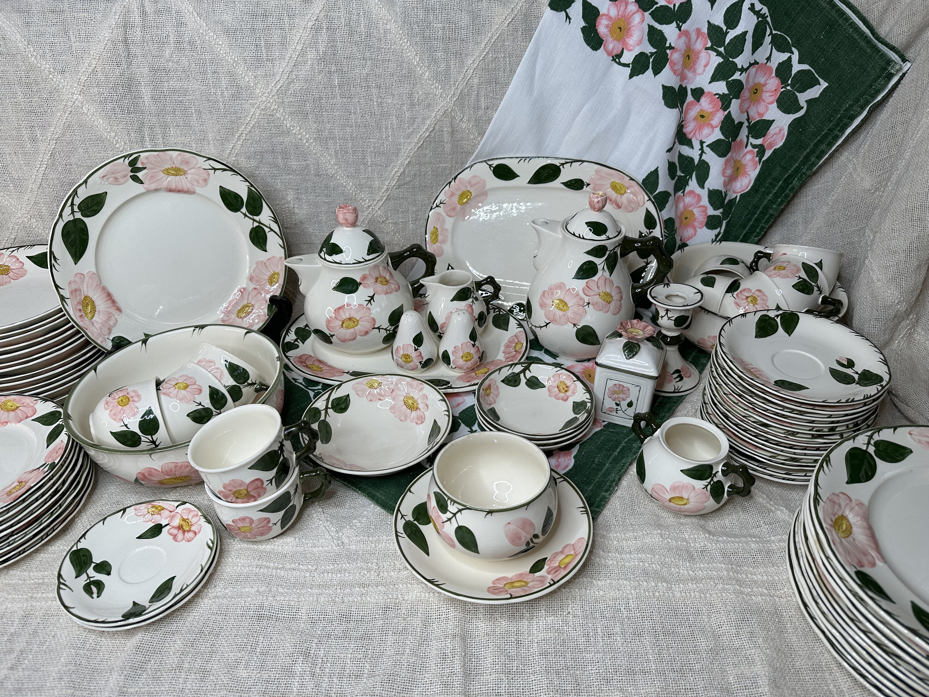 Villeroy&Boch 食器セット Amazon.co.jp: Villeroy & Boch チェリーニ 24点食器セット : ホーム