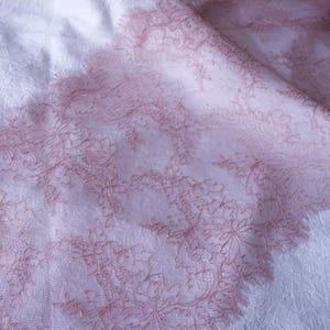 3,3 yard leichte Mauve Chantilly Spitze, Wimpern Spitzenstoff, Französische Spitze, unelastische Spitze 23 cm, BH-Herstellung, Jakobsmuschelspitze
