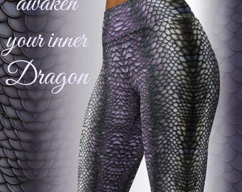 High Waist Dragon Scale Yoga Leggings – Purple & Silver Skin Look | Stretchy Activewear | Fantasy Gym Wear | Magical Dragon Skin Design