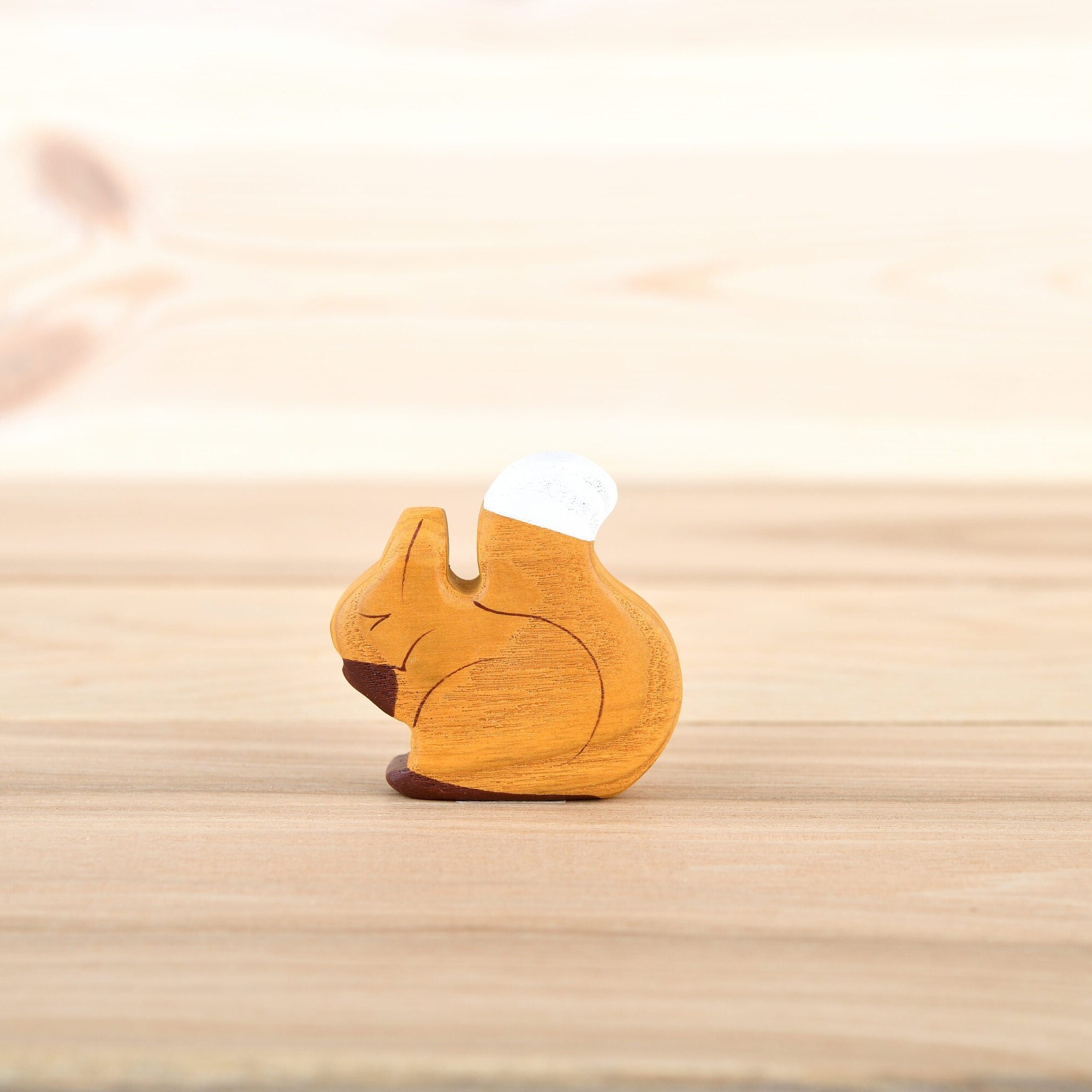 手作りの木製リスの置物：森の動物のおもちゃ - Etsy 日本