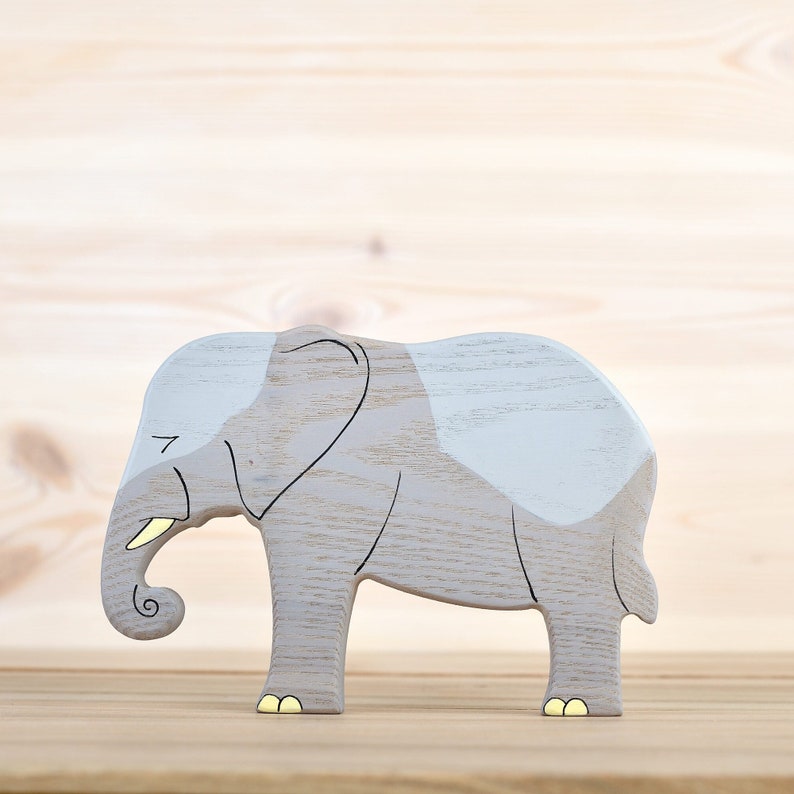 Closeup_view_wooden_elephant_toy