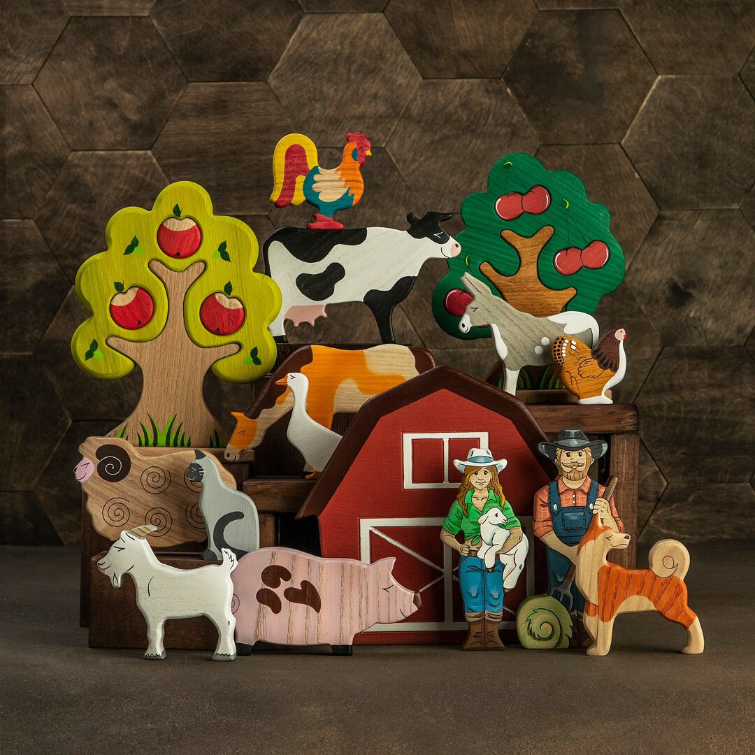 Wooden Farm Small World Play Set 16pcs Toy Farmyard Animals Farm Life