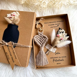 Macrame keychain godmother questions card, card with dried flowers, for godmother, gift box