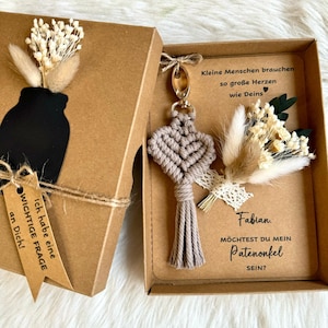 Patenonkel Fragen, Makramee Schlüsselanhänger mit Karte, mini Trockenblumenstrauß, Geschenkset Taufpate, Patenbrief, Frage Paten