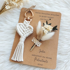 Karte Patentante Fragen mit Makramee Schlüsselanhänger und mini Trockenblumenstrauß, Grußkarte, Geschenk Karte