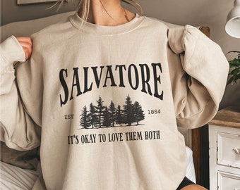 Sweatshirt Mystic Falls Virginia, cadeau fan TVD, pull Salvatore Brothers, t-shirt Damon, chemise Stefan, chemise Forest, col rond Salvatore 1864
