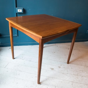 Tavolo Quadrato Danese in Teak Anni ’60 – Design Vintage Scandinavo