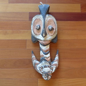 Tribe Sepik River, Papua New Guinea, Carved Hanging Hook. Tribal art from Oceania