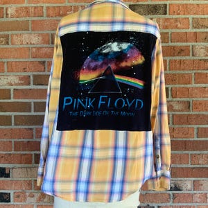 Camisa de flanela reciclada com o Pink Floyd nas costas