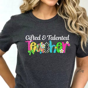 Camiseta para maestros superdotados y talentosos, camiseta para maestros GT, camiseta para maestros de enriquecimiento, camiseta para programas para superdotados, regalo de agradecimiento para maestros