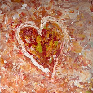 Puede incluir: Pintura abstracta de un corazón con una apariencia texturizada y en capas. El corazón está delineado en blanco, con un interior vibrante de tonos rojos, amarillos y verdes. El fondo presenta una mezcla de tonos naranja y melocotón, con salpicaduras de pintura blanca.