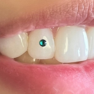 100% Swarovski crystal 1.5mm 10pc Emerald green