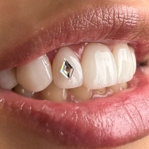 2pc Diamond shape 100% Swarovski Crystal