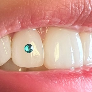 100% Swarovski crystal 1.5mm 10pc Blue Zircon