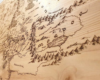 Carte en bois gravé Seigneur des Anneaux Terre du Milieu à personnaliser en français ou anglais