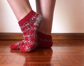 Heart Ankle Socks -Knitting Pattern