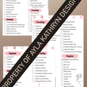 Peut inclure: Une liste de contr&ocirc;le rose et blanche pour les nouveaux parents, intitul&eacute;e "Coming Home Baby Checklist". La liste de contr&ocirc;le est divis&eacute;e en sections pour la chambre de b&eacute;b&eacute;, l'heure du bain, le change, les jeux, la s&eacute;curit&eacute; et les voyages. Chaque section comprend une liste d'articles &agrave; emballer pour un nouveau-n&eacute;.