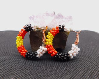 Huggie Hoops avec perles Native