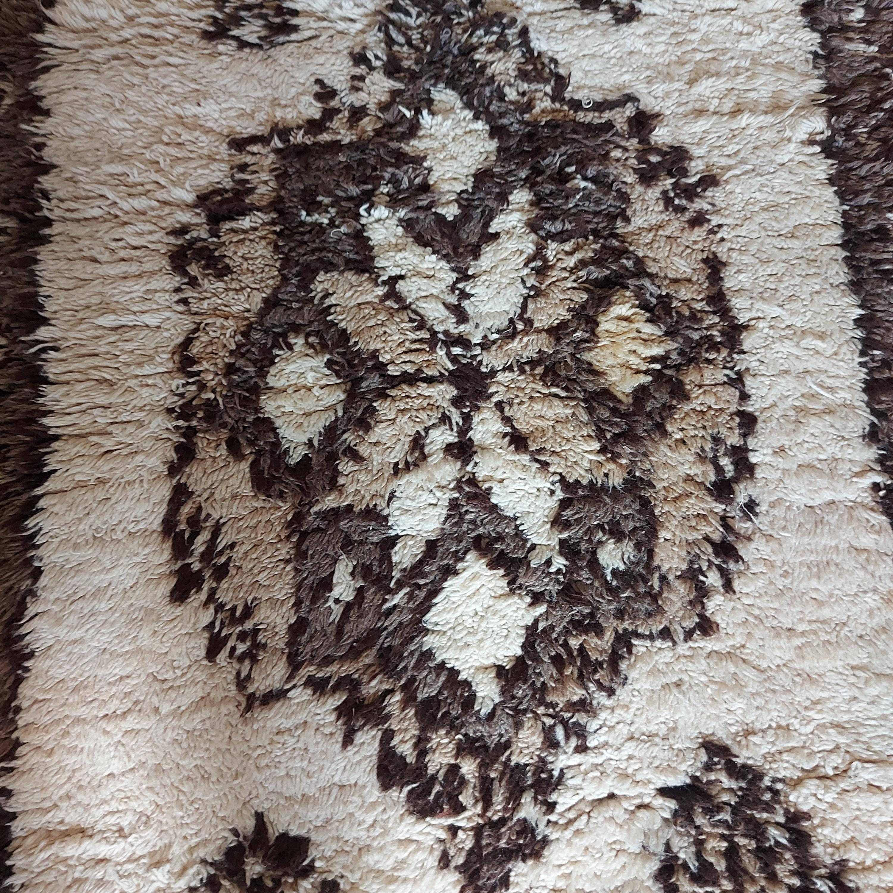 Vintage & unique rug - Handmade Moroccan Rug - Natural Wool Rug - Moroccan Berber rug - decorative rug - soft rug - distressed -original rug