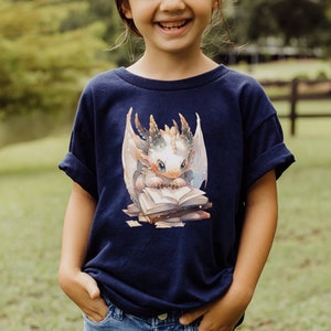 Buch Drachen Shirt, Bücher Drachen, Lese Shirt, Buch Liebhaber Geschenk, Buch Liebhaber Shirt, Baby Drache, süßer Drache, Mädchen Shirt, Kinder Shirt, Tshirt