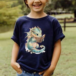 Buch Drachen Shirt, Bücher Drachen, Lese Shirt, Buch Liebhaber Geschenk, Buch Liebhaber Shirt, Baby Drache, süßer Drache, Mädchen Shirt, Kinder Shirt, Tshirt