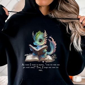 Niedlicher Drache Hoodie, Drache Hoodie, Buch Drache, Buch Drache Shirt Buch Drache Sweatshirt, Drache, Drache Geschenke Bücherwurm Geschenke, Bücherwurm Geschenke