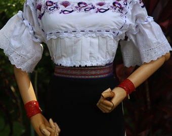 Hermosa blusa tradicional de Bordado a mano con