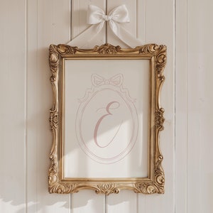Impresión de inicial personalizada, decoración de habitación de niña con lazo rosa, decoración de pared con inicial de niña personalizada, decoración de habitación de niña, impresión vintage para habitación de bebé.